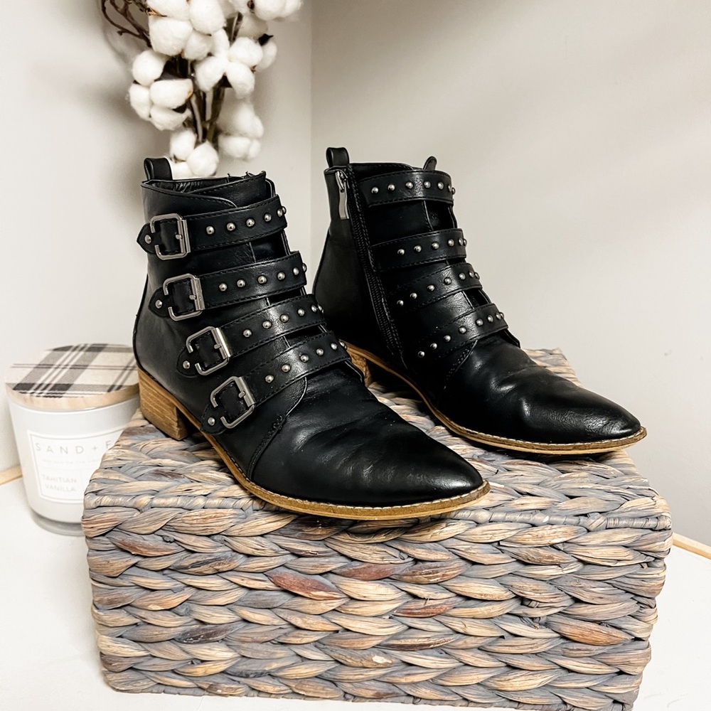 BEAST Black Faux Leather Double Studded Strap Pointed Toe Rocker Boot Size 7.5
